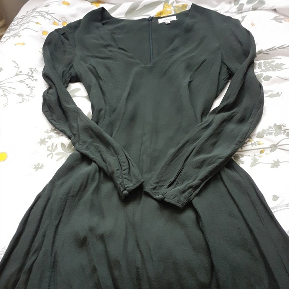 ❤ Wilfred Long Sleeve V-neck Dress Sage Green - Picture 2 of 7